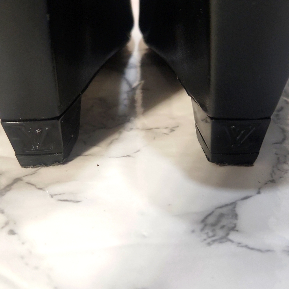 Louis Vuitton Black womens Pumps size italy 37 = us size 7 - Picture 4 of 11